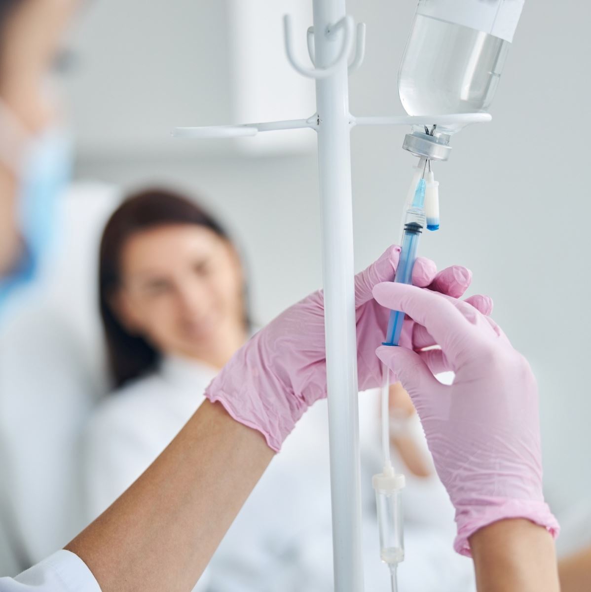 Soroterapia técnica ajuda a melhorar o sono, diminuir estresse, ansiedade e repor nutrientes